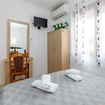 Genoa 招待所 3*