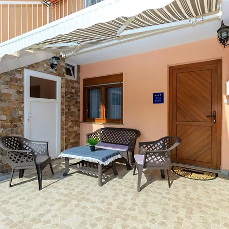 Casa de hóspedes Genoa 3*